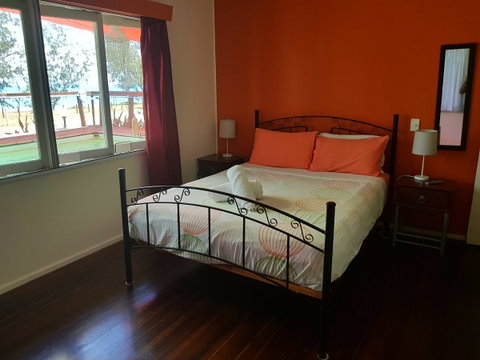 Arcadia Beach Guest House And Car Hire - Holiday Cairns 22