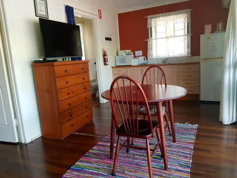 Arcadia Beach Guest House And Car Hire - Holiday Cairns 37