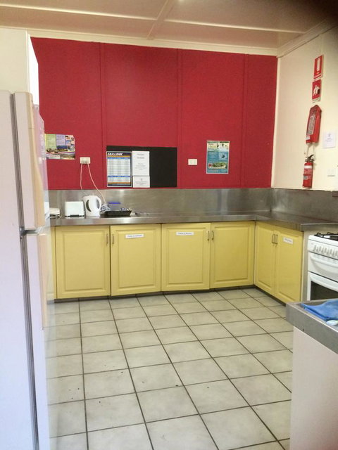 Arcadia Beach Guest House And Car Hire - Holiday Cairns 5