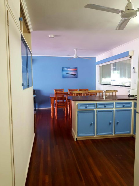 Arcadia Beach Guest House And Car Hire - Holiday Cairns 25