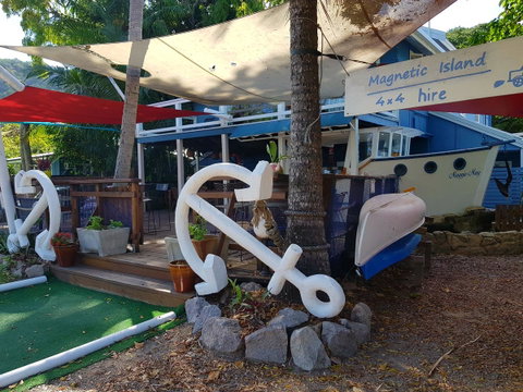 Arcadia Beach Guest House And Car Hire - Holiday Cairns 0