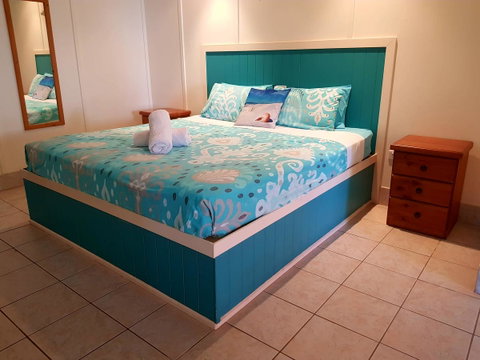 Arcadia Beach Guest House And Car Hire - Holiday Cairns 8