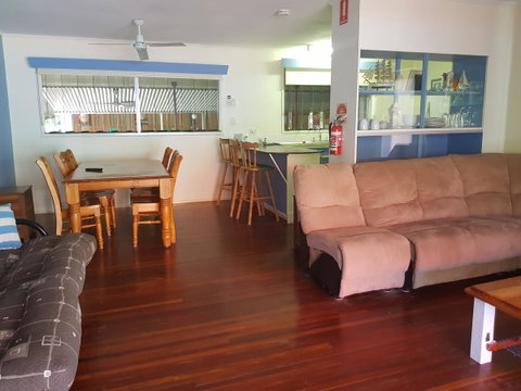 Arcadia Beach Guest House And Car Hire - Holiday Cairns 17