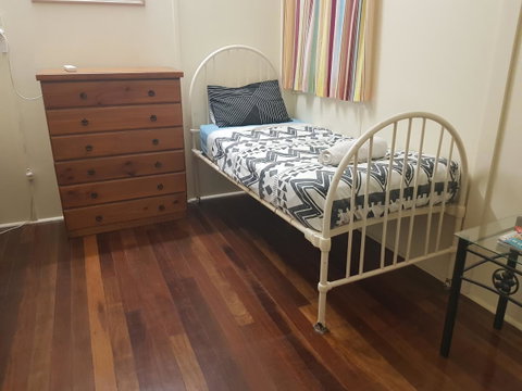 Arcadia Beach Guest House And Car Hire - Holiday Cairns 9