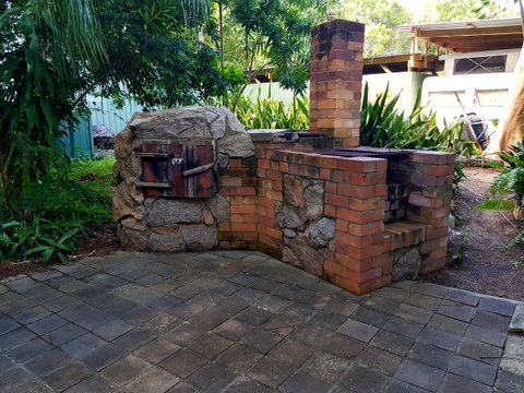 Arcadia Beach Guest House And Car Hire - Holiday Cairns 44