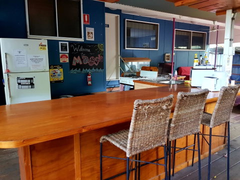 Arcadia Beach Guest House And Car Hire - Holiday Cairns 41
