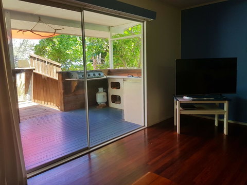 Arcadia Beach Guest House And Car Hire - Holiday Cairns 19