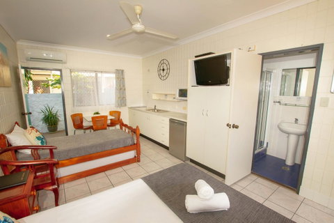 Tropical Palms Resort & 4WD Hire - Holiday Cairns 5