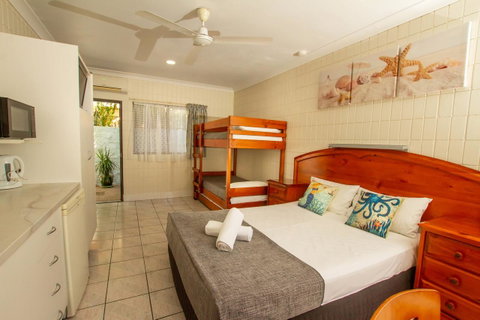Tropical Palms Resort & 4WD Hire - Holiday Cairns 3