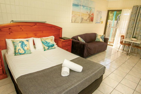 Tropical Palms Resort & 4WD Hire - Holiday Cairns 8