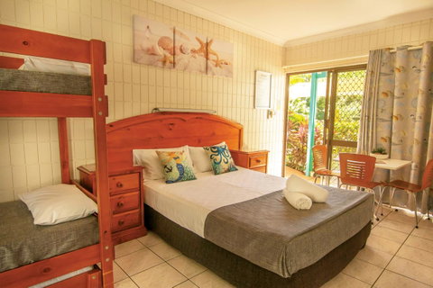 Tropical Palms Resort & 4WD Hire - Holiday Cairns 2