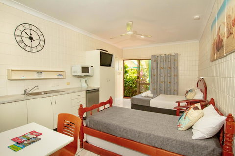Tropical Palms Resort & 4WD Hire - Holiday Cairns 7