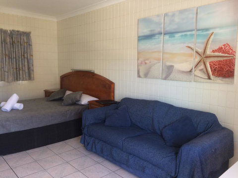 Tropical Palms Resort & 4WD Hire - Holiday Cairns 1