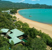 Absolute Beachfront - Holiday Cairns