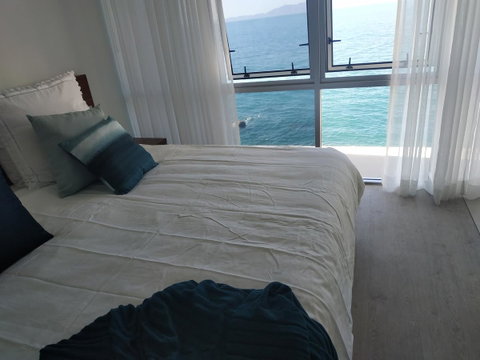 Best At Bright Point Absolute Waterfront Apartment - Holiday Cairns 10