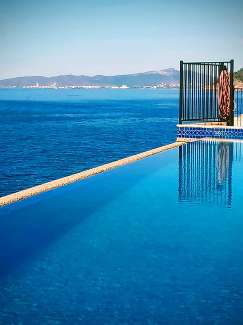 Best At Bright Point Absolute Waterfront Apartment - Holiday Cairns 4
