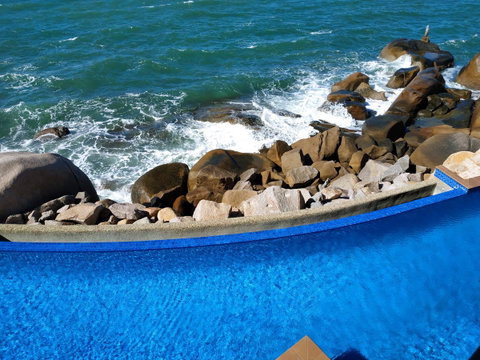 Best At Bright Point Absolute Waterfront Apartment - Holiday Cairns 5