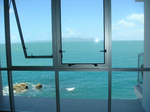 Best At Bright Point Absolute Waterfront Apartment - Holiday Cairns 0