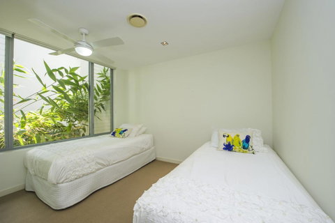Blue On Blue Apartment 912 - Holiday Cairns 16