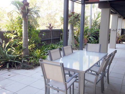 A AAA C-SHACK - Holiday Cairns 3