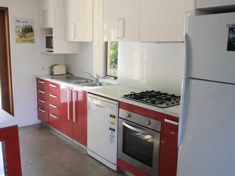 A AAA C-SHACK - Holiday Cairns 10