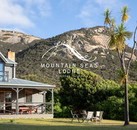 Mountain Seas Lodge - Holiday Cairns