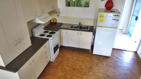 'AFRAME Tarcoola Cottage' 29 The Parade, North Haven - Holiday Cairns 3