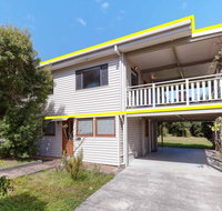 'Beach Break 1' 1/10 Lionel Street - upstairs unit with Aircon - Holiday Cairns