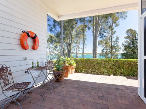 'Corlette Waterfront', 2/44 Danalene Parade - Waterfront Luxury, WIFI, Aircon, Boat Parking - Holiday Cairns 3