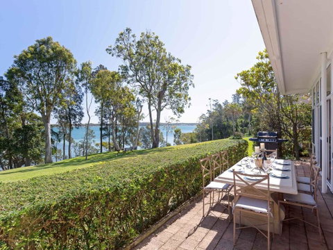 'Corlette Waterfront', 2/44 Danalene Parade - Waterfront Luxury, WIFI, Aircon, Boat Parking - Holiday Cairns 2