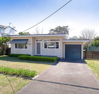'Shoalz' 28 Rigney Street - Renovated Pet Friendly Cottage  Boat Parking - Holiday Cairns