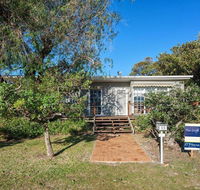 'The Croft' 11 Boulder Bay Rd - Cosy Beach House with Aircon  only 270m to the Beach - Holiday Cairns
