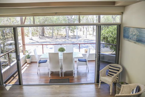 'Top Tier' Dog Friendly Holiday Home - Holiday Cairns 0