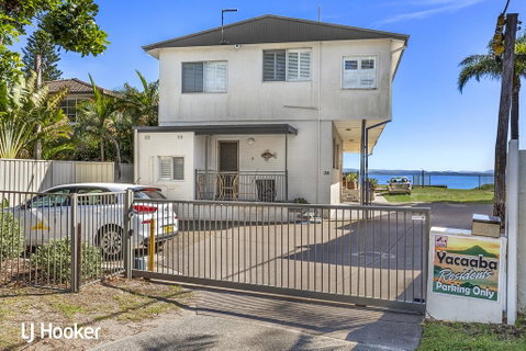 'Yacaaba' Beautiful Waterfront Location - Holiday Cairns 0