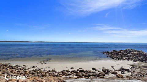 'Yacaaba' Beautiful Waterfront Location - Holiday Cairns 2