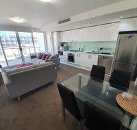 just listed Bolton St 1br 350m walk to Newcastle beach  Wifi end Eand - Holiday Cairns