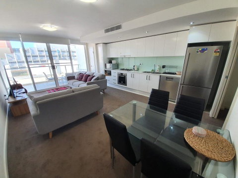 (just Listed) Bolton St 1br 350m Walk To Newcastle Beach +++ Wifi End Eand - Holiday Cairns 0