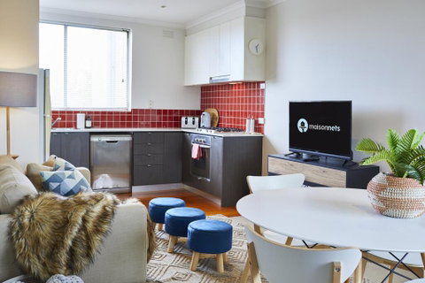1 Bdrm Top Floor Apt With Sunroom - Holiday Cairns 1