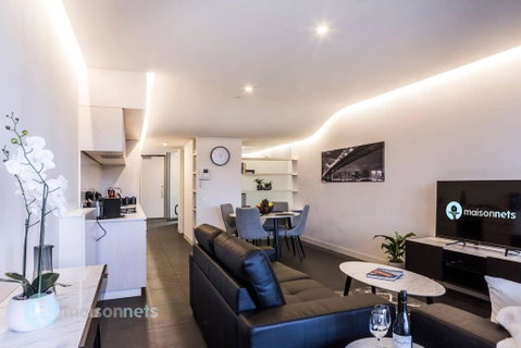 1 Bedroom Apt With Parking Walk To ANU - Holiday Cairns 2
