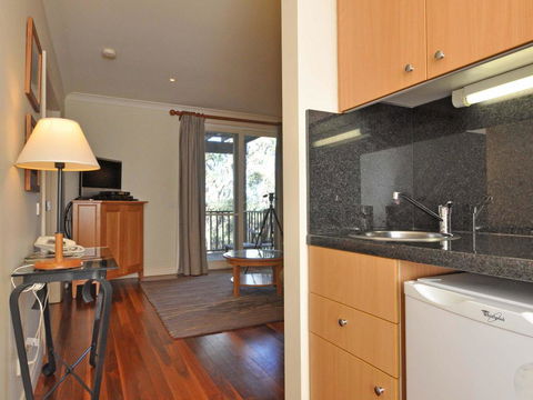 1 Bedroom Executive Villa Located Within Cypress Lakes - Holiday Cairns 2
