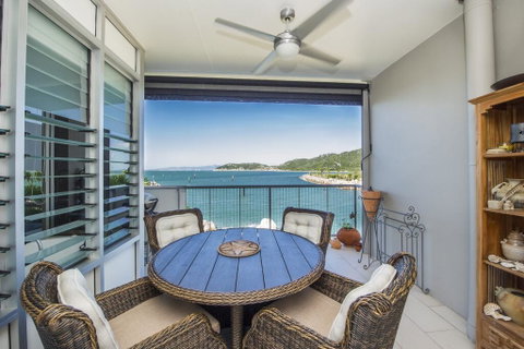 1 Bright Point Apartment 2303 - Holiday Cairns 1