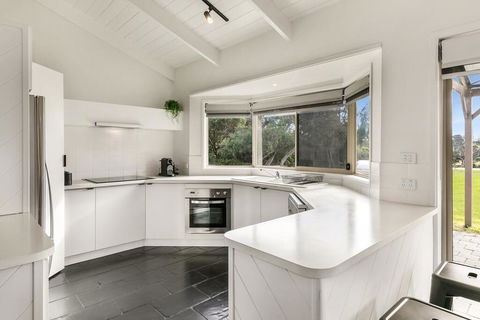 1 Oak - Rye Back Beach Accommodation - Holiday Cairns 3