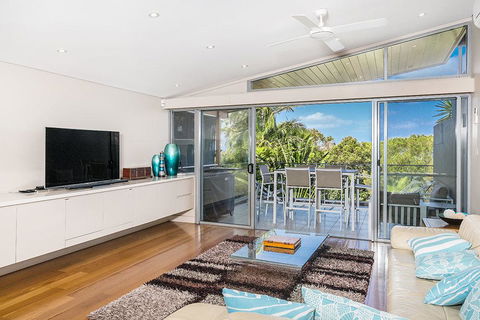 1/22 Mahogany Drive - Beach House 1 @ Vue - Holiday Cairns 0