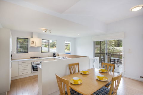 1/31 Ocean Street - A Relaxing Coastal Retreat - Holiday Cairns 3