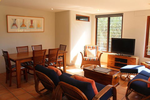 1/9 Marine Parade, Wategos Beach - Beachbound - Holiday Cairns 3