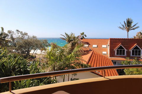 1/9 Marine Parade, Wategos Beach - Beachbound - Holiday Cairns 0