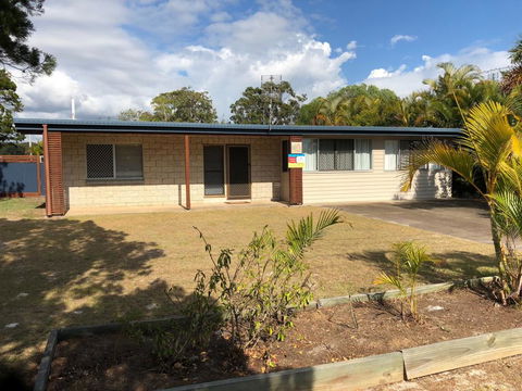 10 Cypress Avenue - Rainbow Beach, Fantastic Beach Location - Holiday Cairns 0