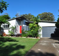 10 Double Island Drive - Modern family home centrally located swimming pool  outdoor area - Holiday Cairns