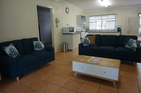 11 Bomburra Court - Rainbow Beach, Comfortable Beach House, Plenty Of Boat Parking - Holiday Cairns 0