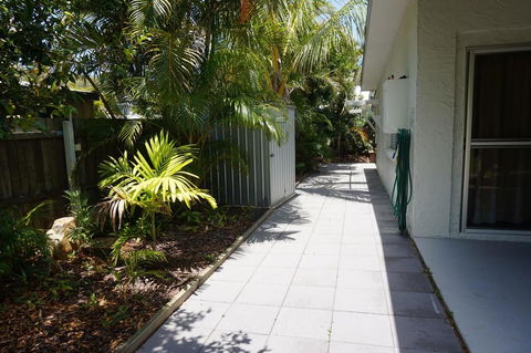 11 Bomburra Court - Rainbow Beach, Comfortable Beach House, Plenty Of Boat Parking - Holiday Cairns 3